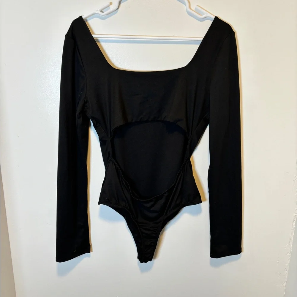 Lulus long sleeve open back‎ body suit black women's size large